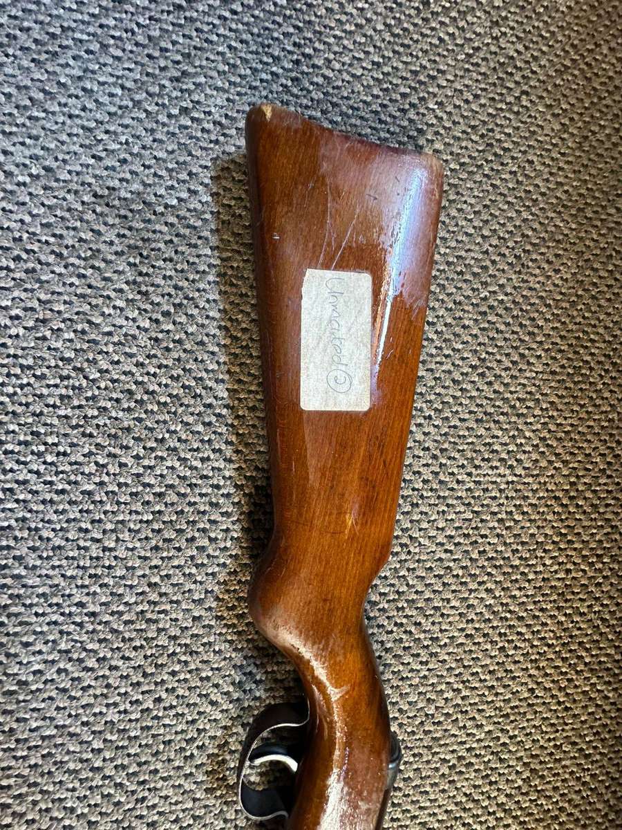 Gecado model 25 air rifle,made in Germany. Complete and good working condition. Total length 97cm.