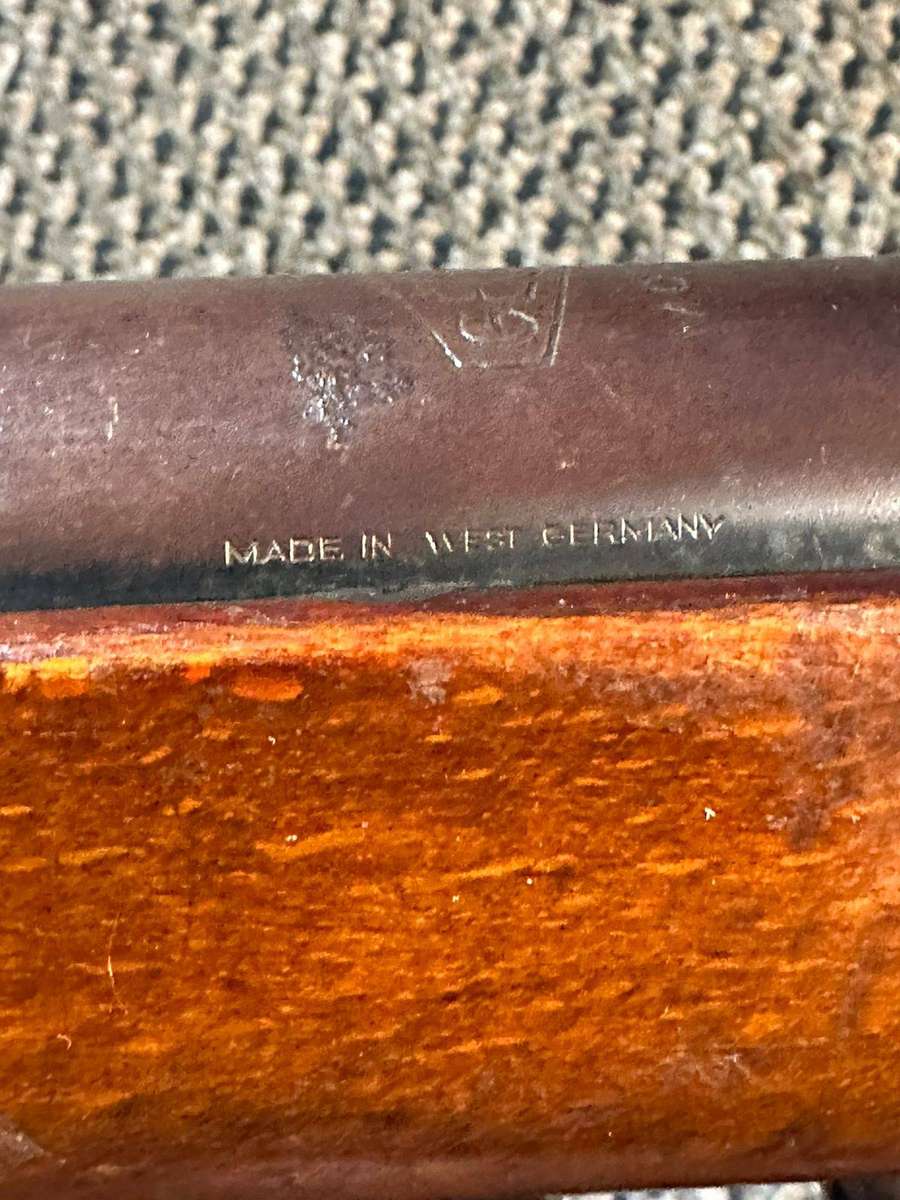 Gecado model 25 air rifle,made in Germany. Complete and good working condition. Total length 97cm.