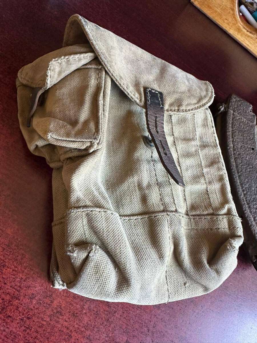 Bulgarian rifle magazine pouch with one pick up magazine. Border war.