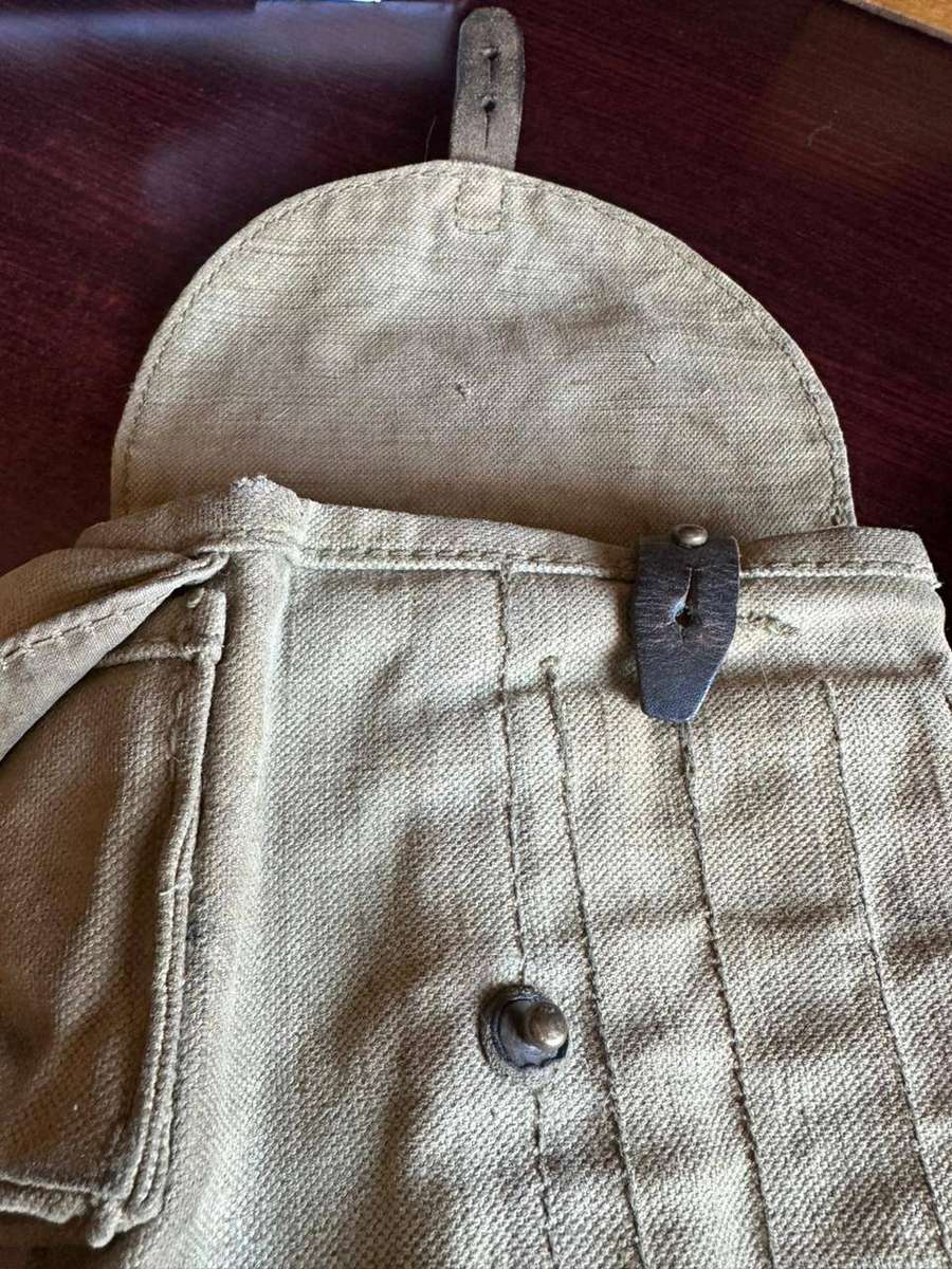 Bulgarian rifle magazine pouch with one pick up magazine. Border war.