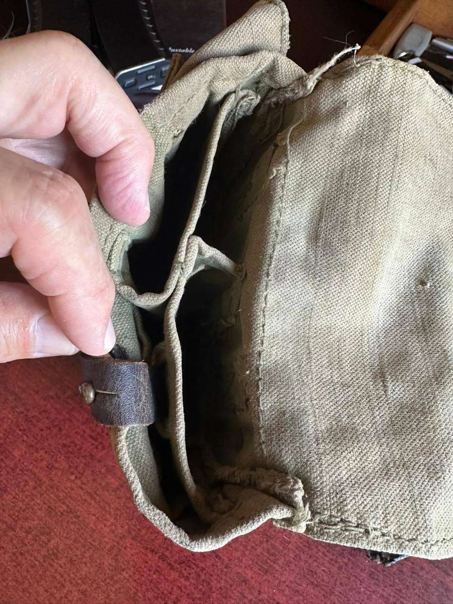 Bulgarian rifle magazine pouch with one pick up magazine. Border war.