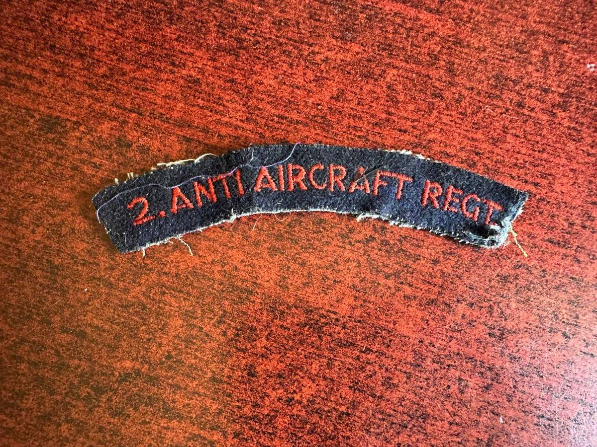 2 Anti aircraft regt. cloth title.