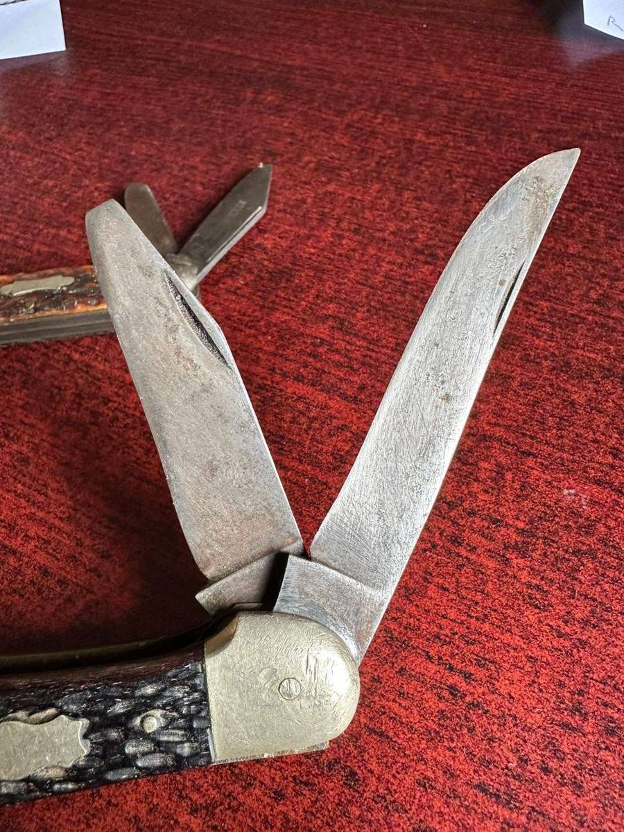 Combination of 2 knives. Sold together. Please look at pictures for more info. Total length 18,5 and