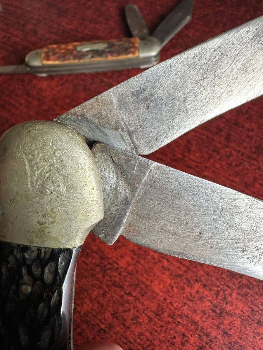 Combination of 2 knives. Sold together. Please look at pictures for more info. Total length 18,5 and