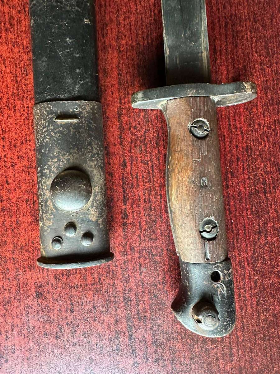 1907 Pattern bayonet with scabbard in good condition. Made by Wilkinson with SAF markings.