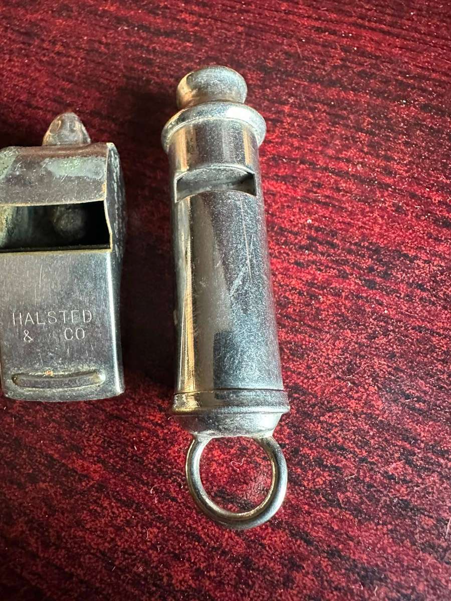 3x Military whistles. Sold together.
