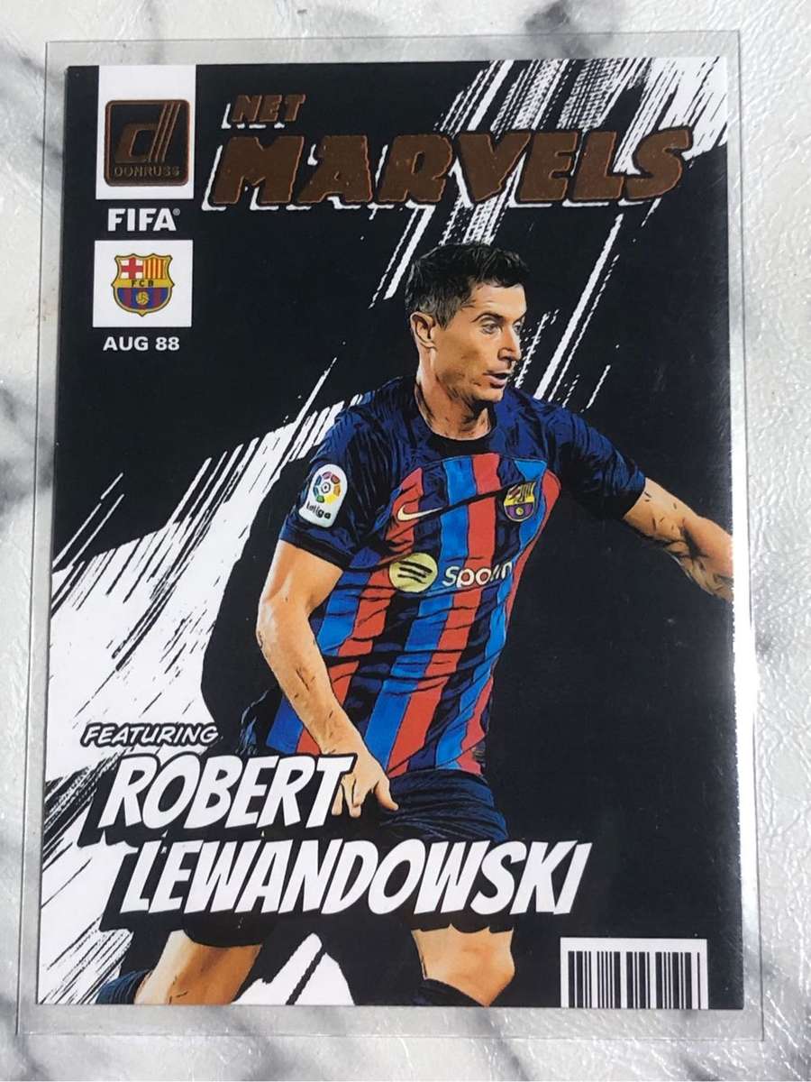 Robert Lewandowski Net Marvels 2022 soccer trading card