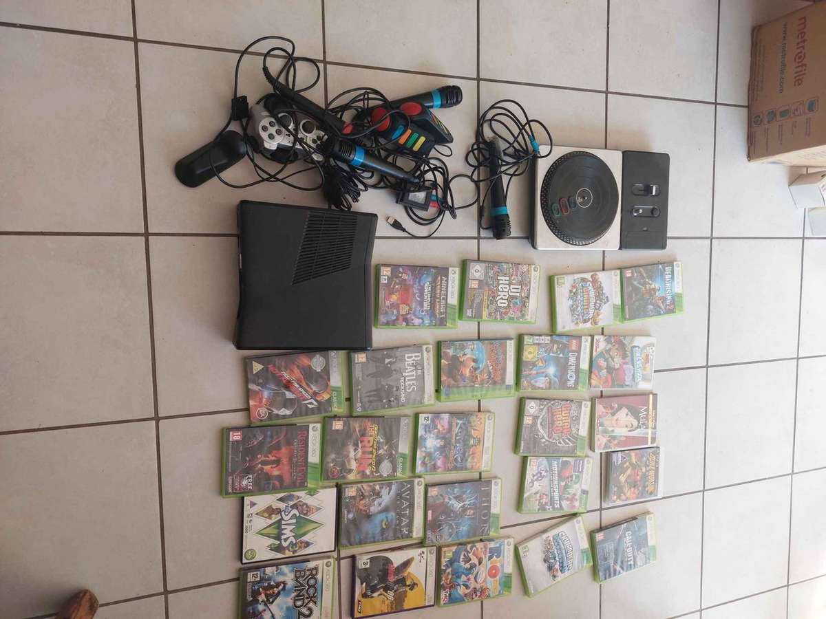 XBOX 360 with 24 games & DJ HERO with additional macs and other accessories as per pics