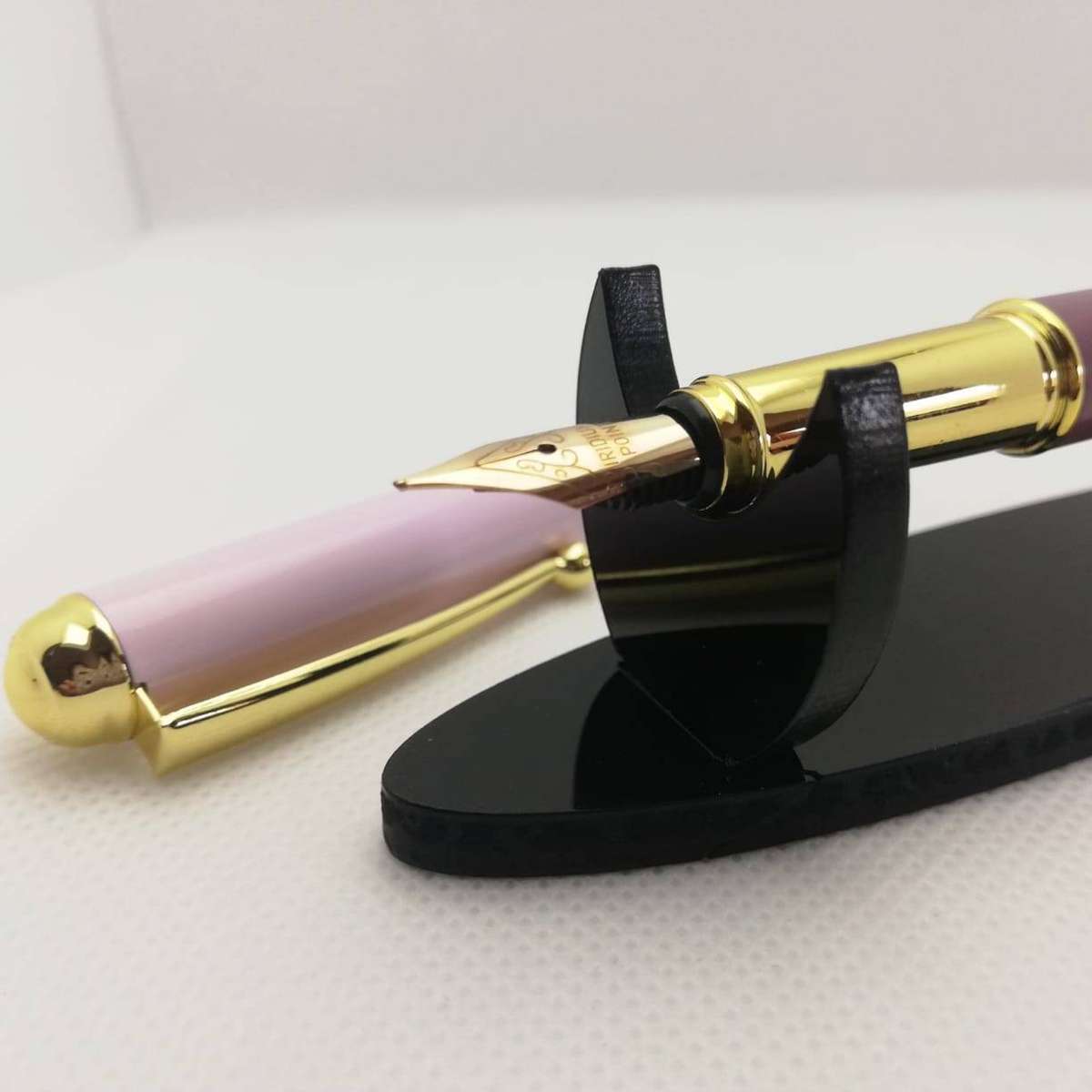Metal Fountain Pen with Acrylic Case + 10 Black Ink Refills - 0.5 mm Fine-Nib, Pink
