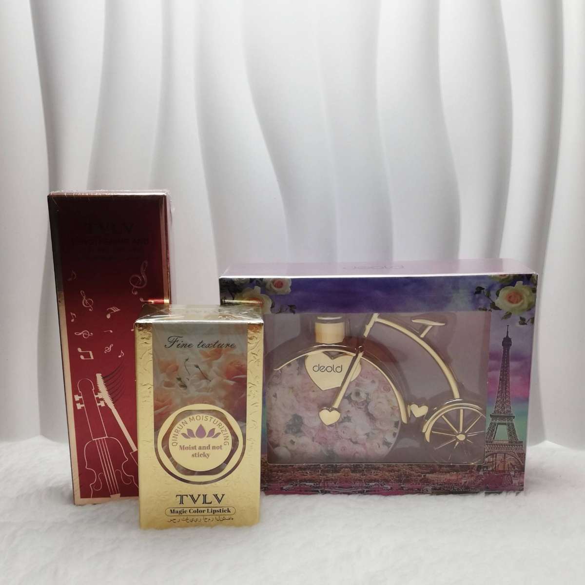 Luxury Beauty Gift Set with Parfum, Mascara, Lipstick Balm, Cosmetic Bag and Keyring Limited Stock