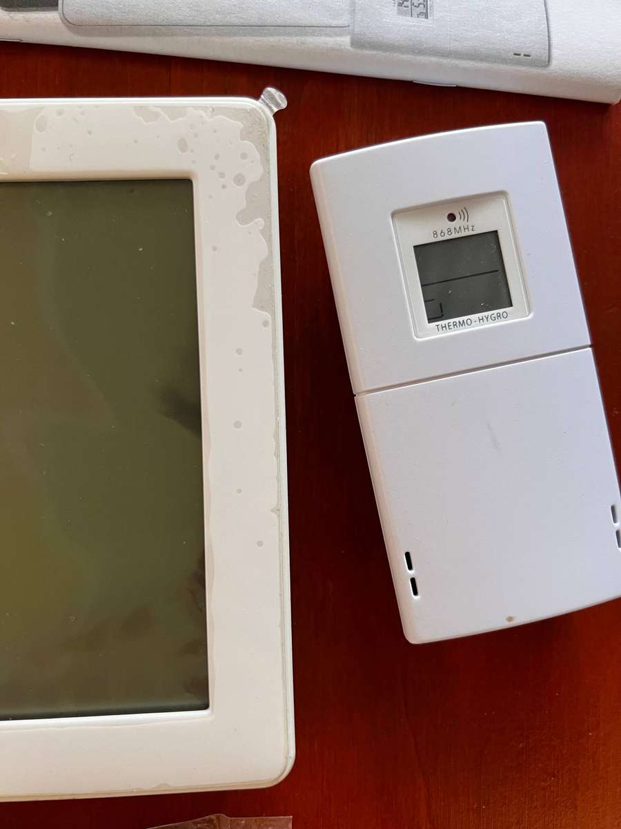 TFA Dostmann Wireless Weather Station Slim Touch 35.1128.01 with Touch Screen