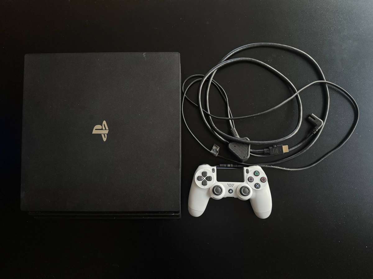 Playstation 4 Pro + 20 games