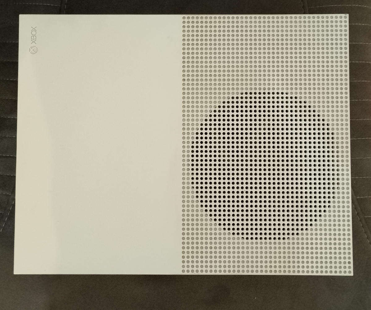 Xbox One S 500GB Console + FIFA 18