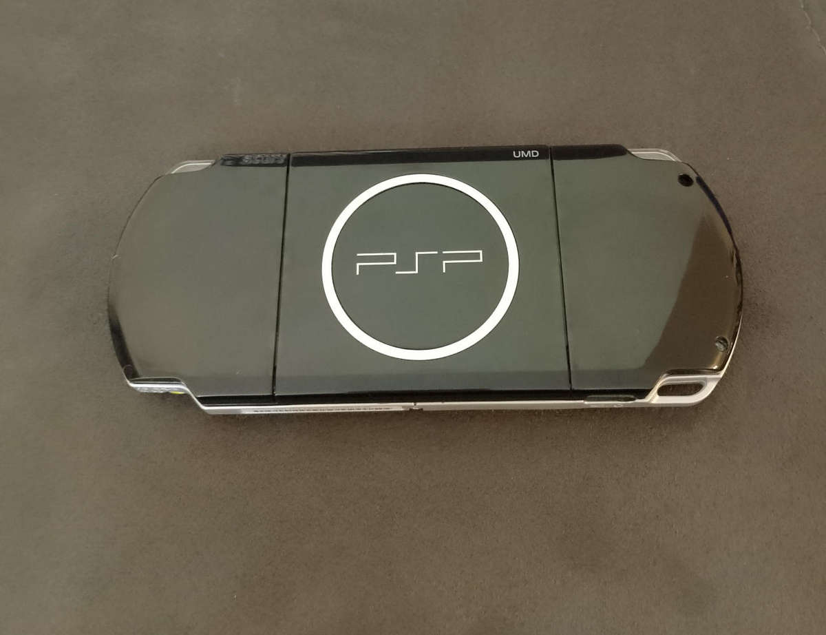 PSP Slim 3004 + 8 Games