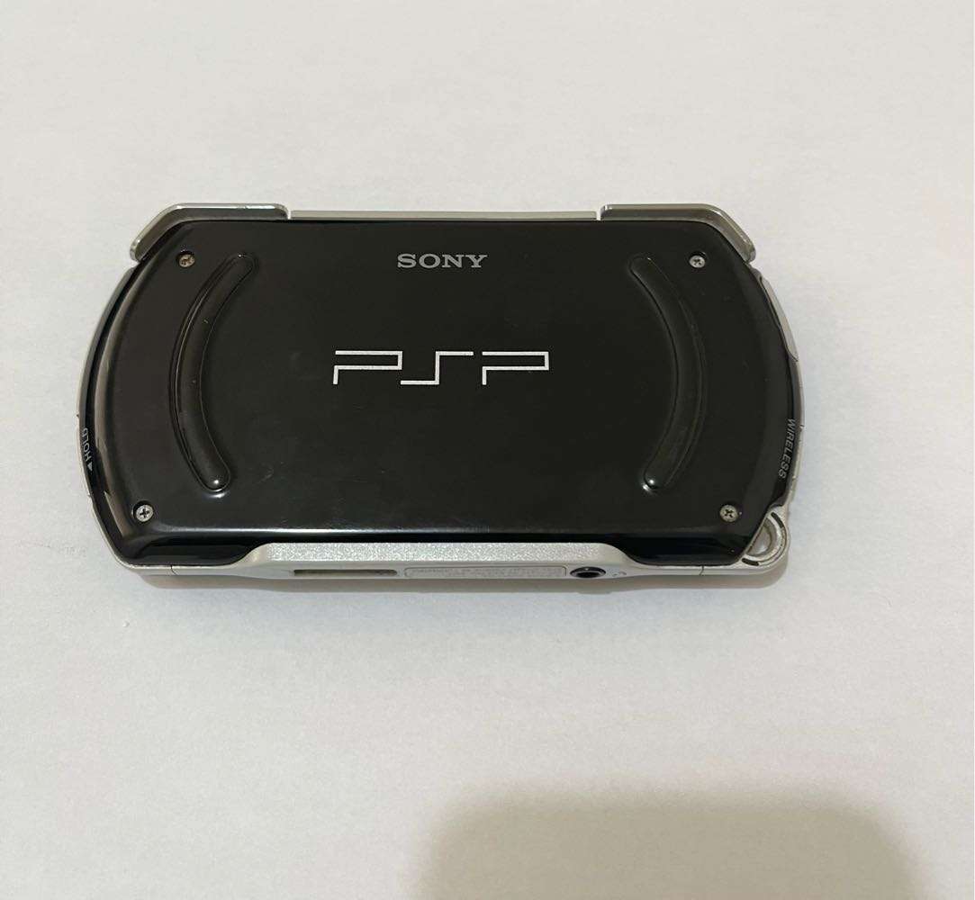 Sony PSP Go - 16GB + Charge Cable