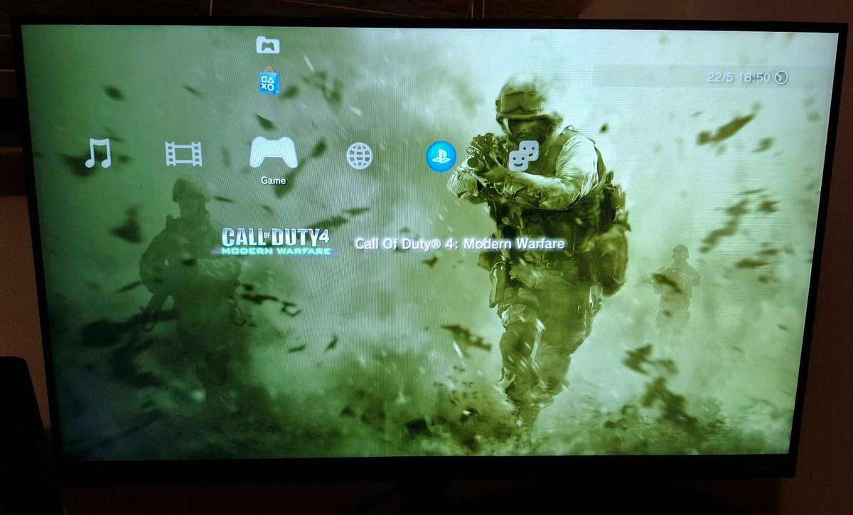 PS3 Super Slim - 320GB + 1 Game