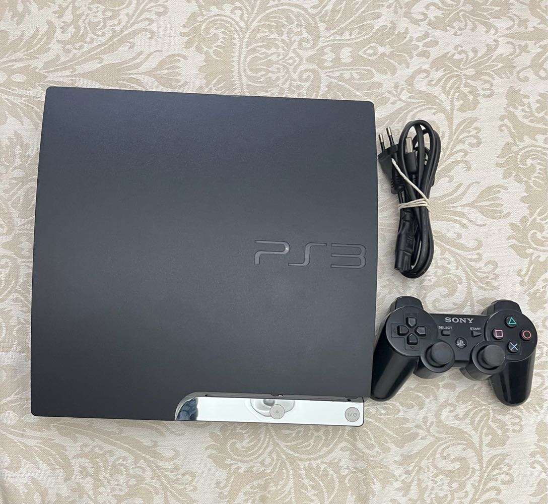 PS3 Slim (320GB) + 1 Game