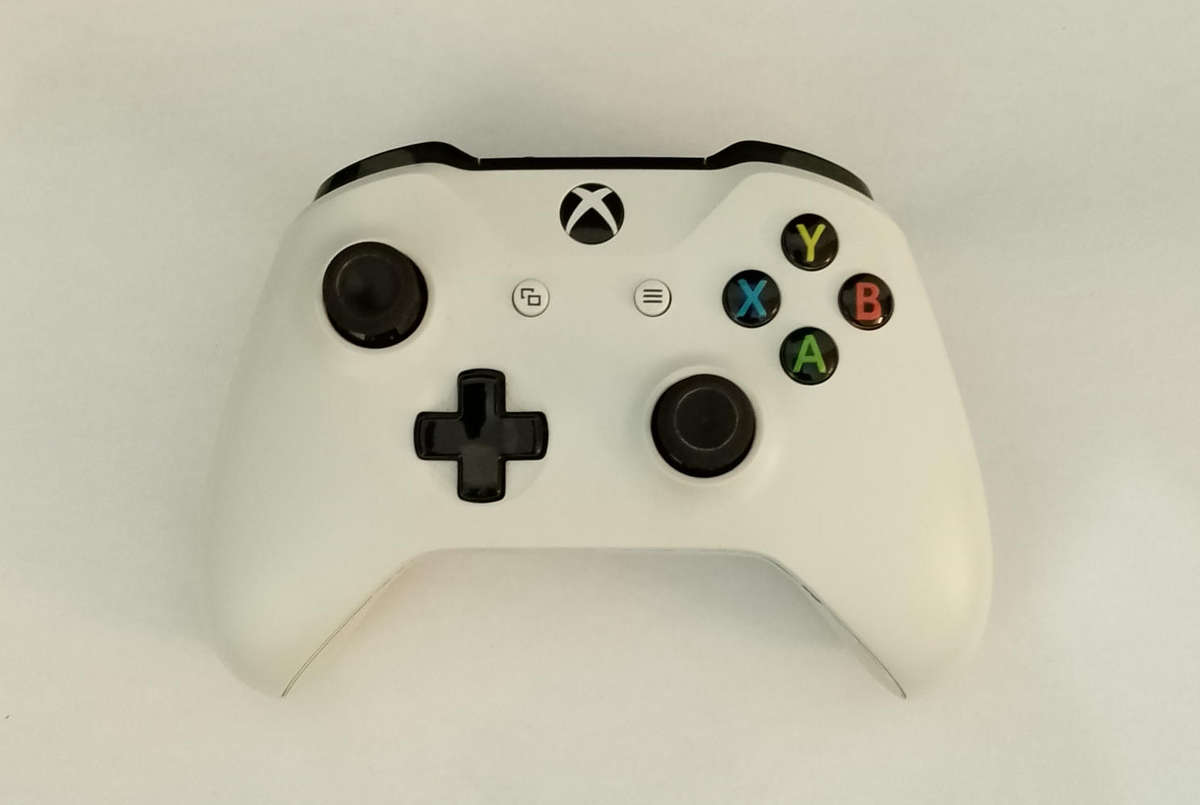 Xbox One S 500GB Console + FIFA 18