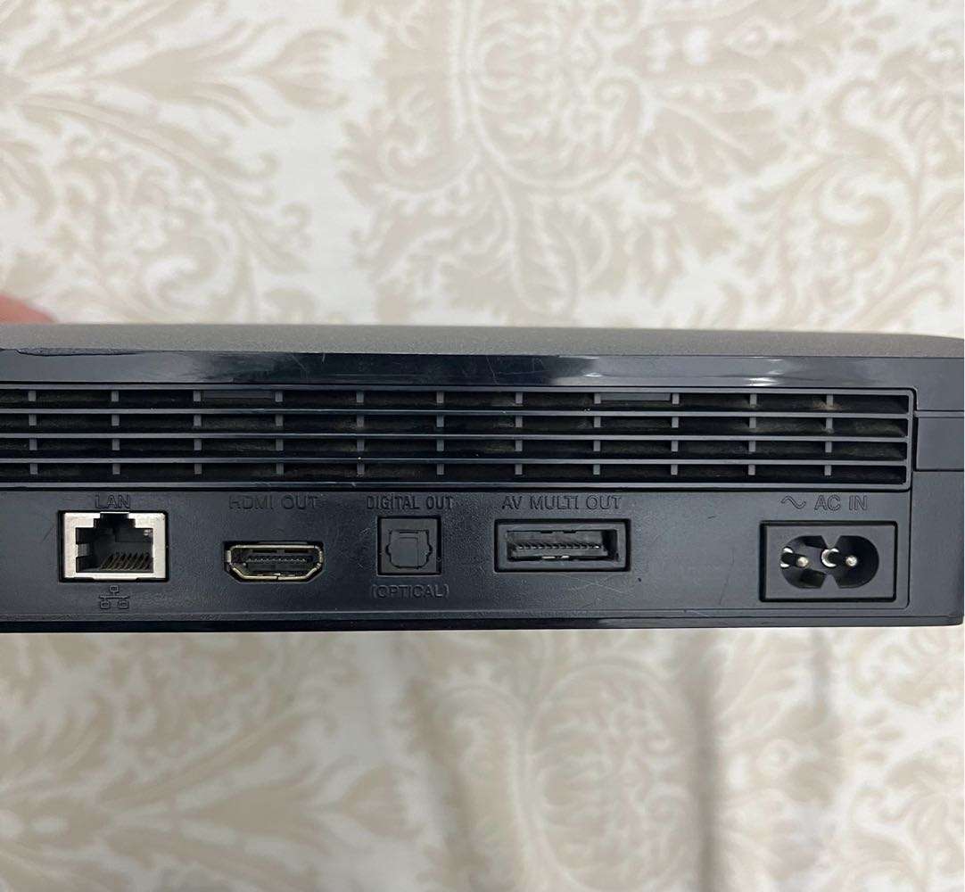 PS3 Slim (320GB) + 1 Game