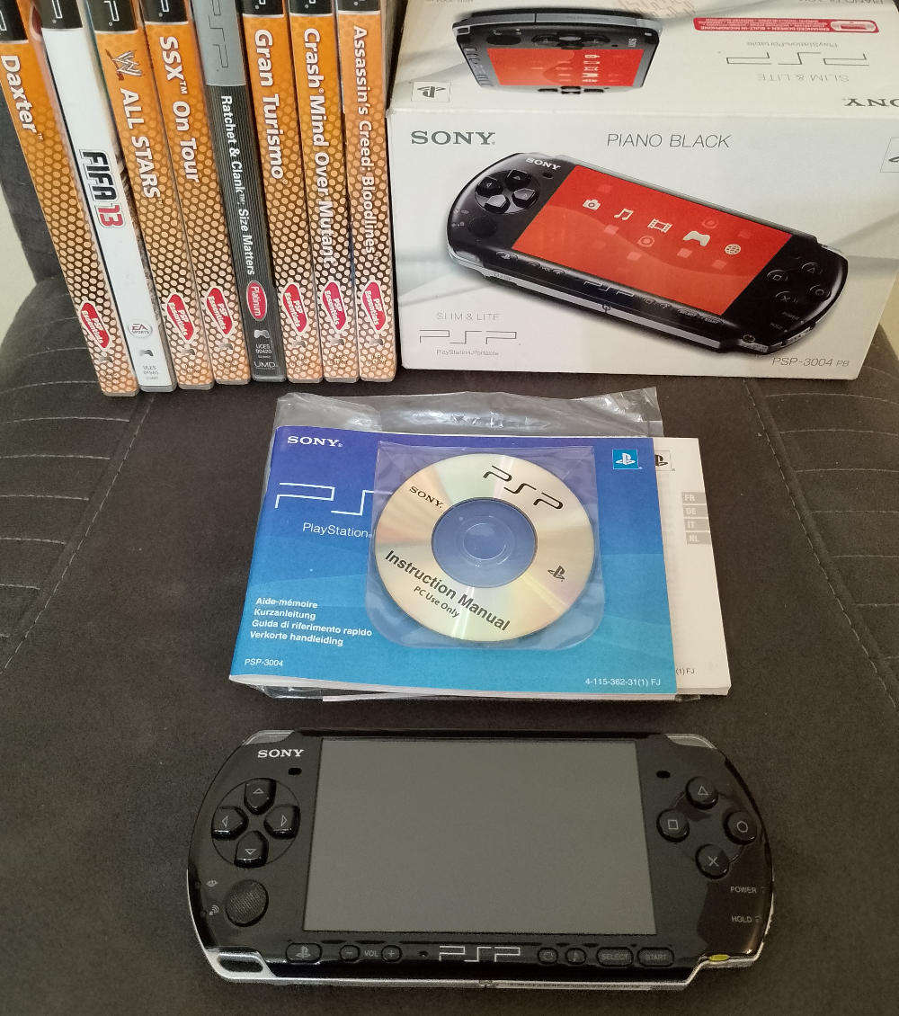 PSP Slim 3004 + 8 Games