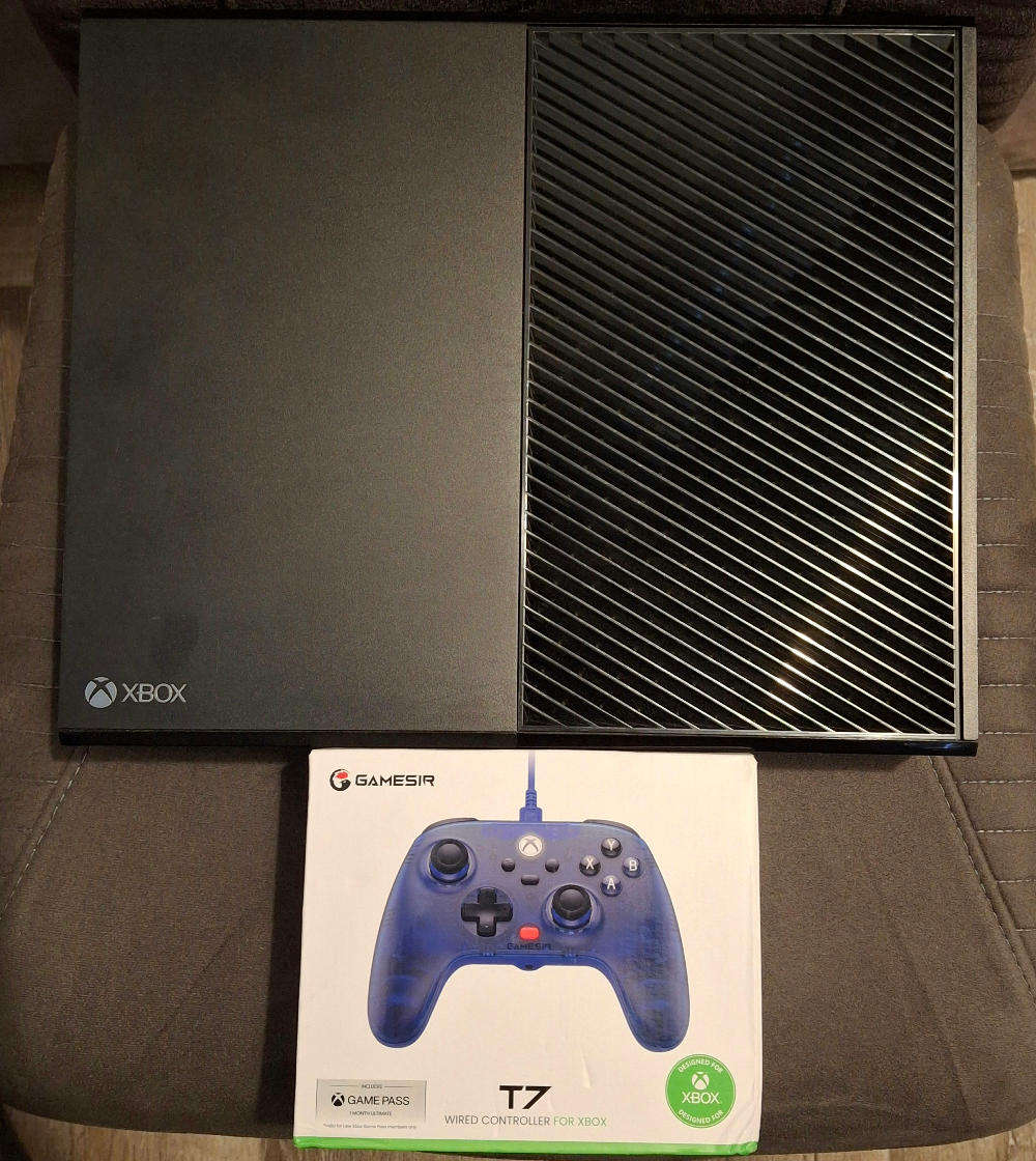 Xbox One 500GB + New Controller
