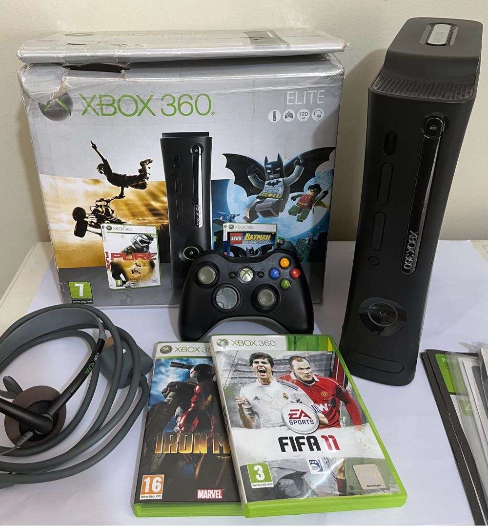Xbox 360 Elite - 120GB + Box and Accessories