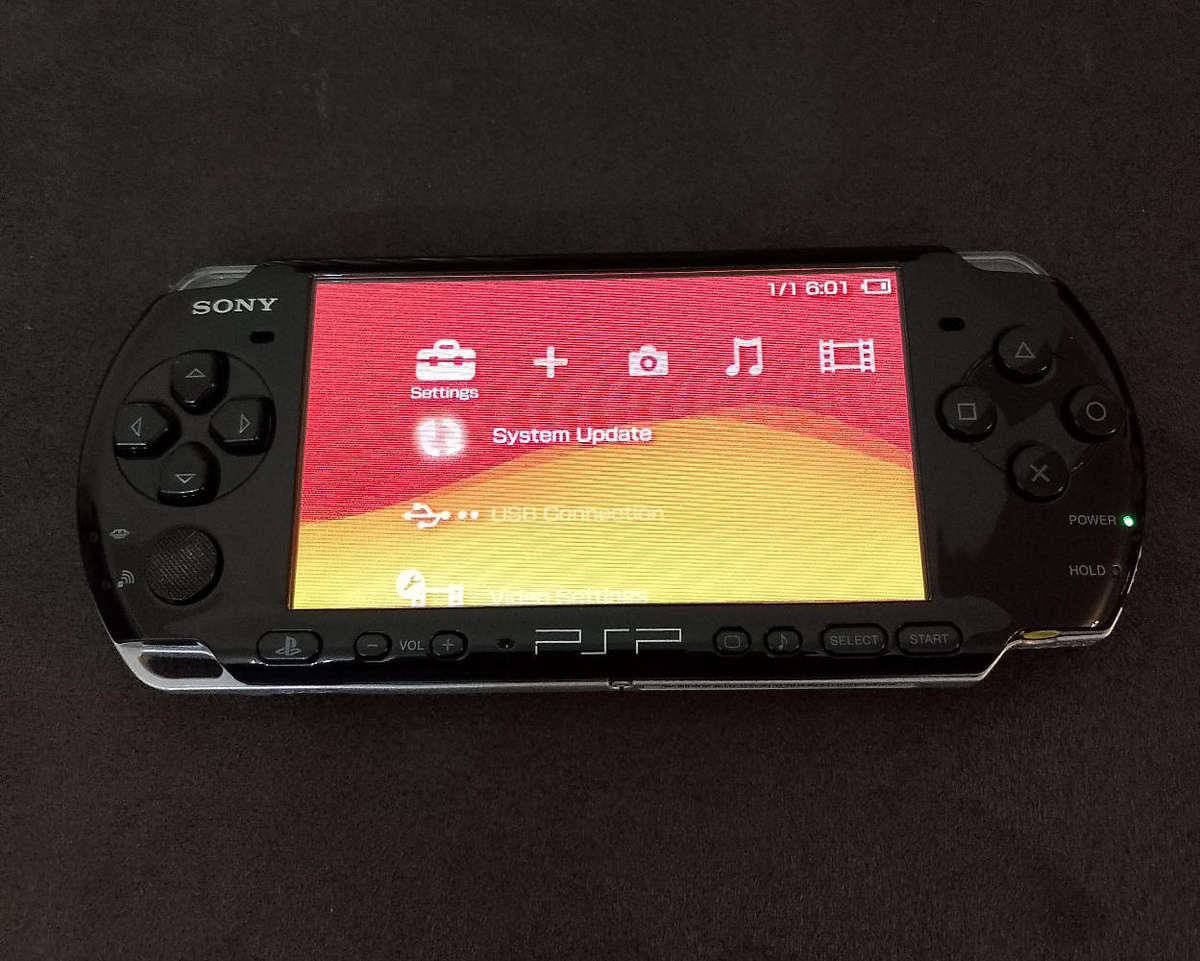 PSP Slim 3004 + 8 Games
