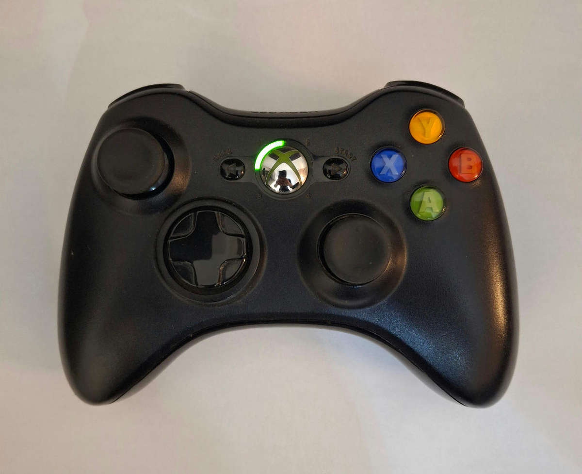 Xbox 360 E - 500GB + 4 Games