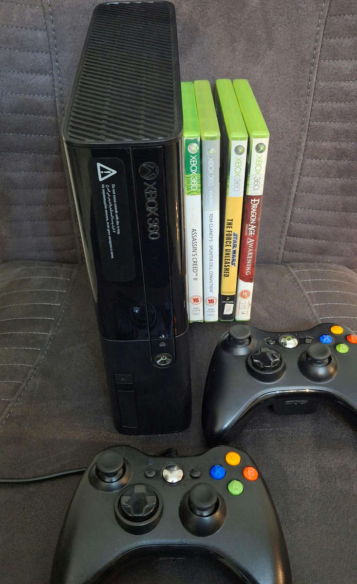 Xbox 360 E - 500GB + 4 Games