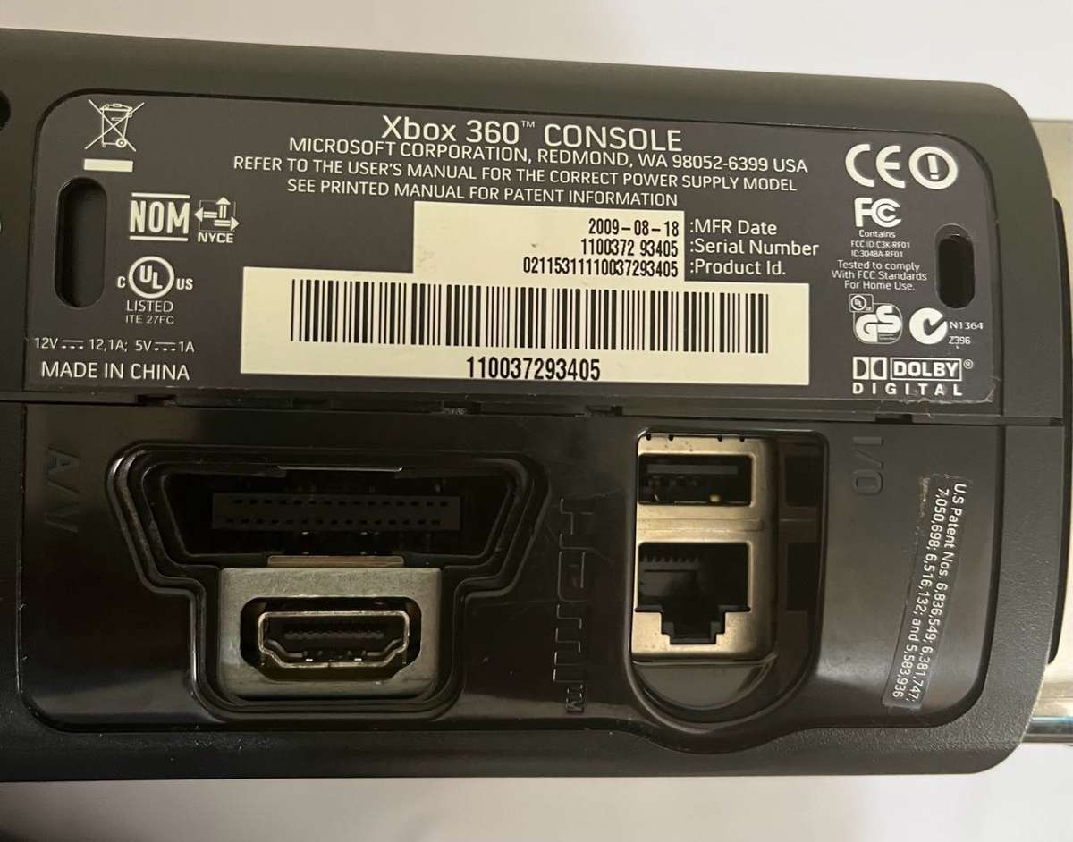 Xbox 360 Elite - 120GB + Box and Accessories