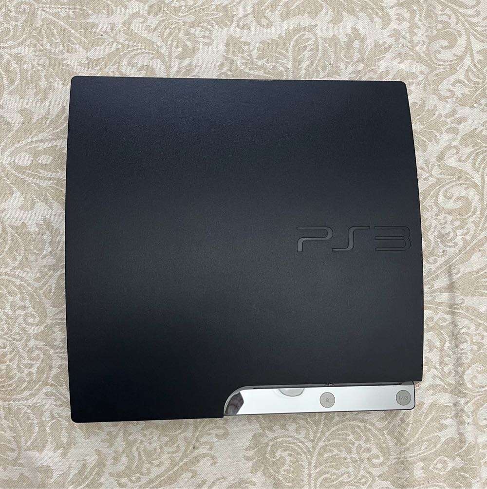PS3 Slim (320GB) + 1 Game