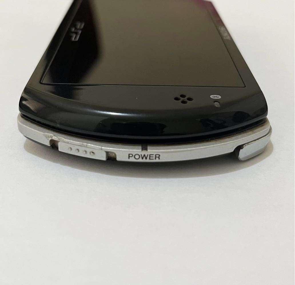 Sony PSP Go - 16GB + Charge Cable