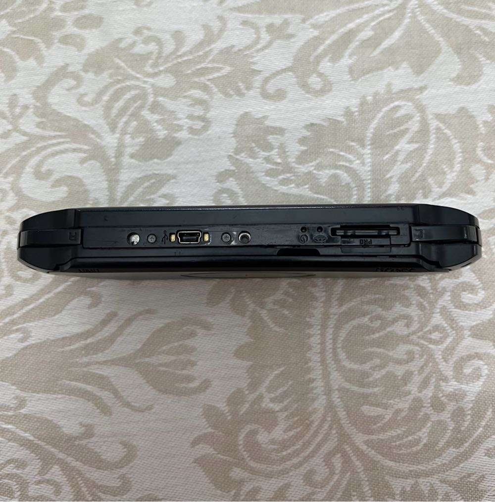 PSP Street E1004 (Black) + 4 Games