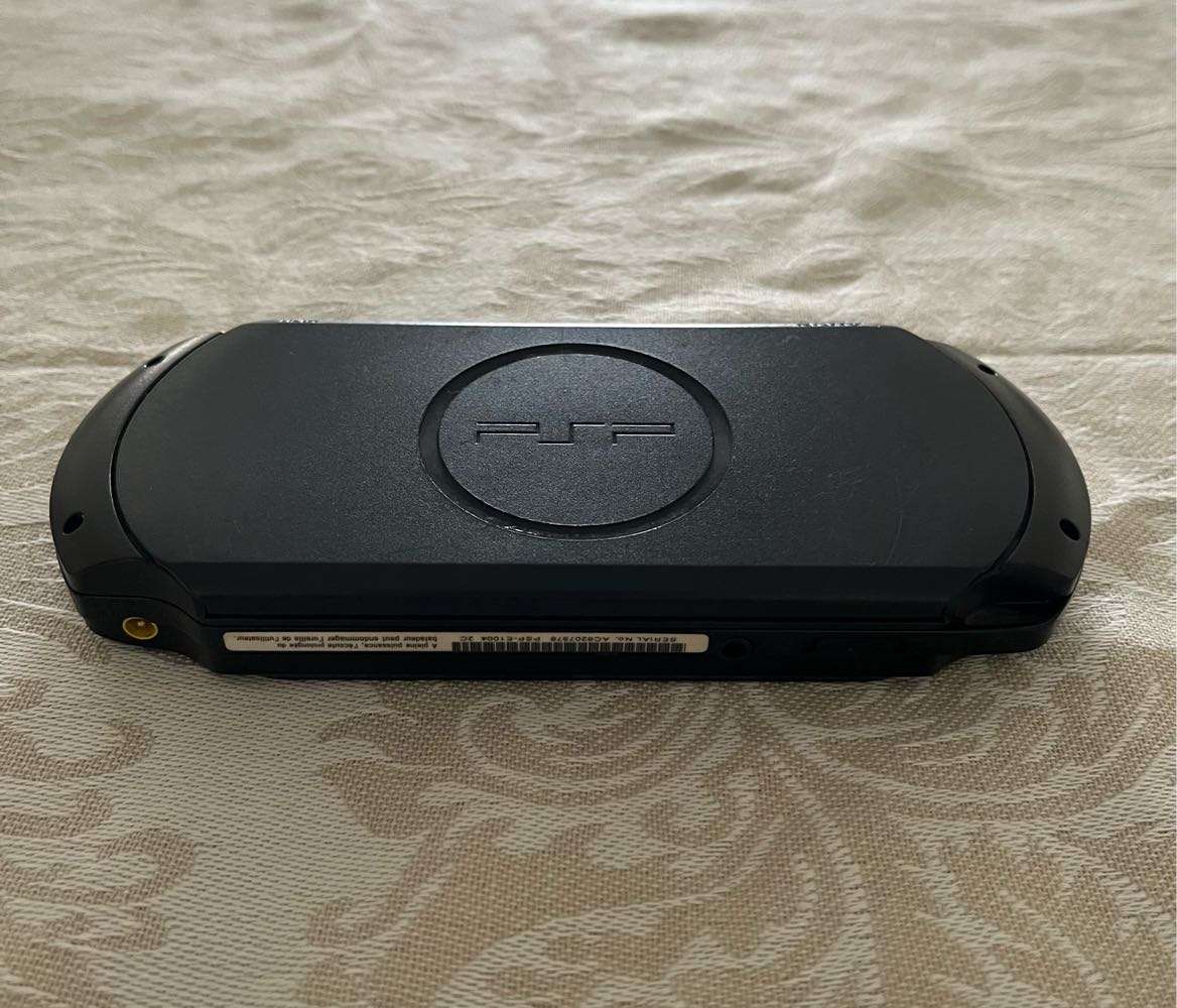 PSP Street E1004 (Black) + 4 Games