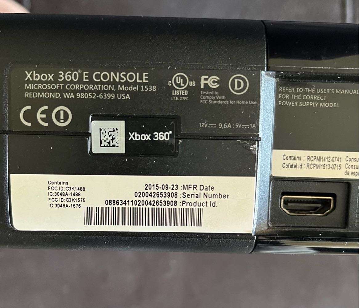 Xbox 360 E - 500GB + 2 Games + Original Controller