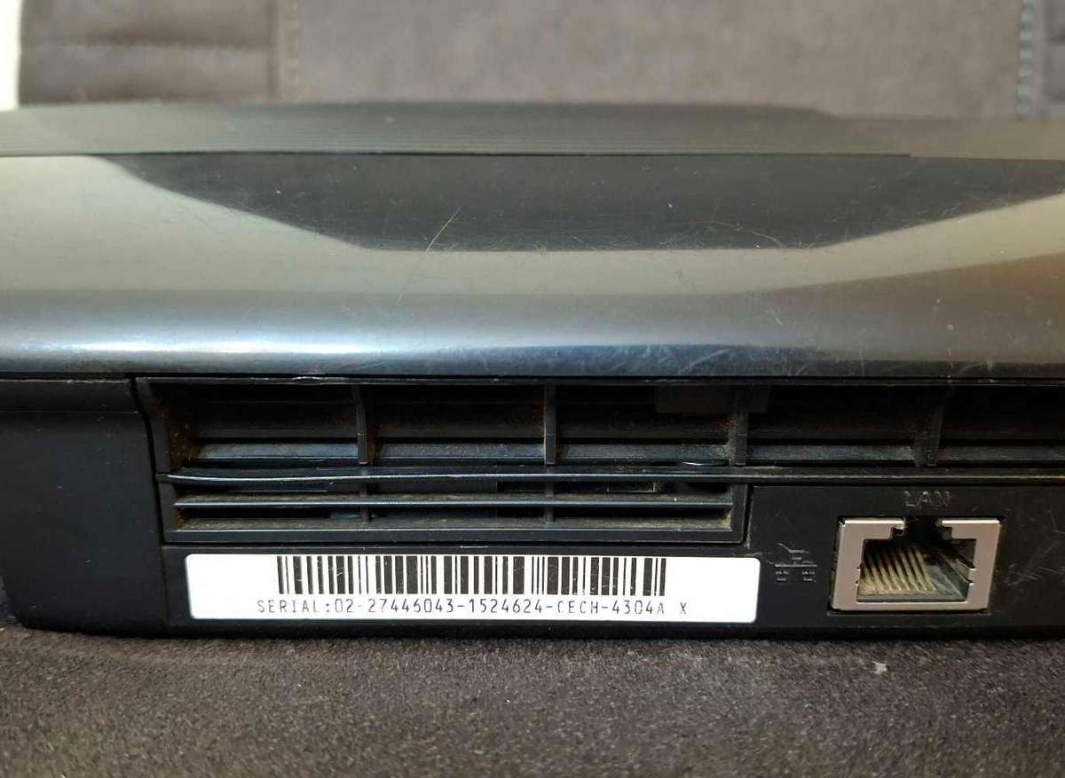 PS3 Super Slim - 320GB + 1 Game