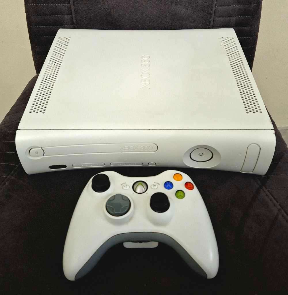 Xbox 360 PHAT Jasper Console + 2 Games