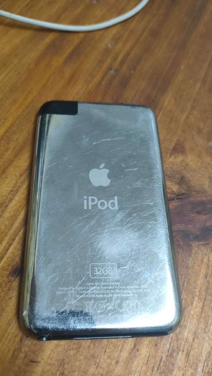 Ipod touch 32gb with docking station