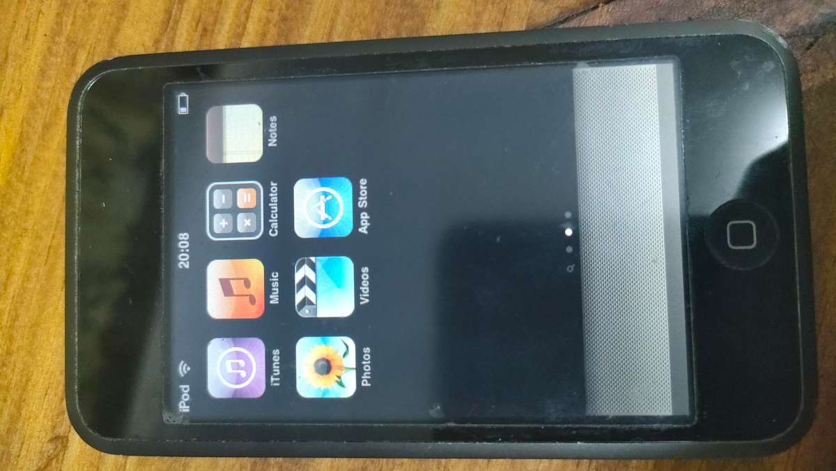 Ipod touch 32gb with docking station