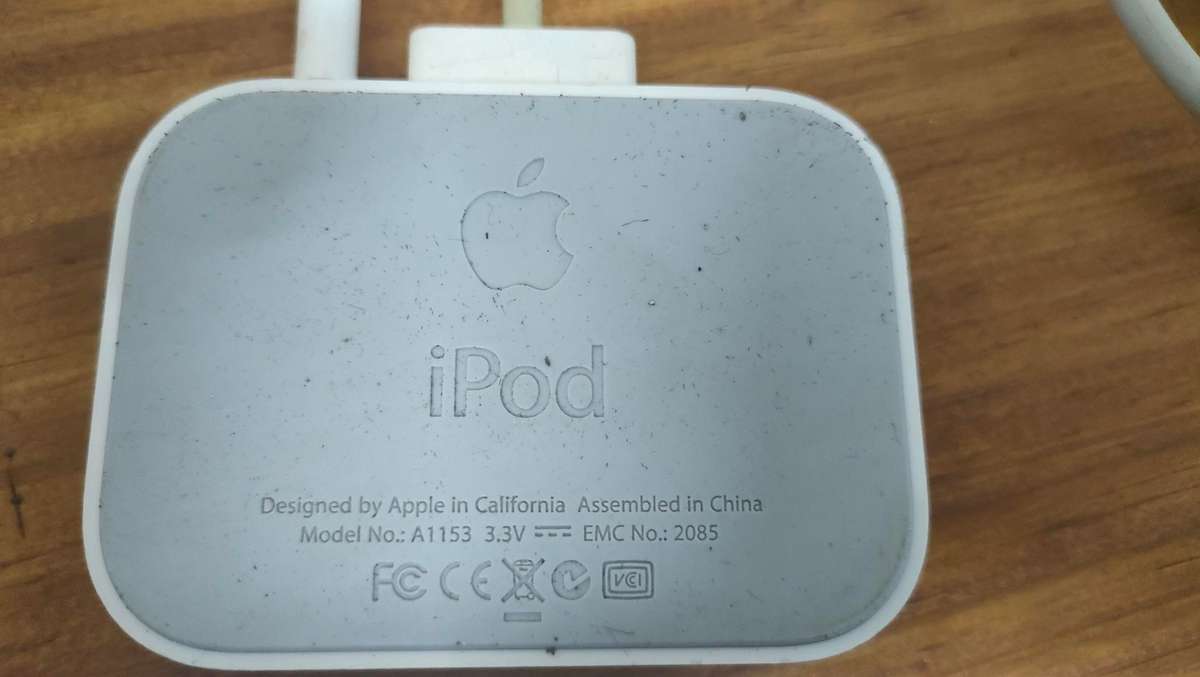 Ipod touch 32gb with docking station