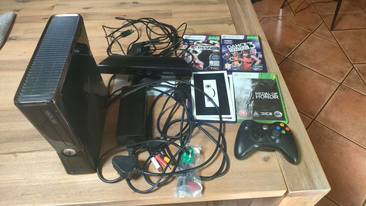 Xbox 360 Bundle which Includes Kinect Sensor
