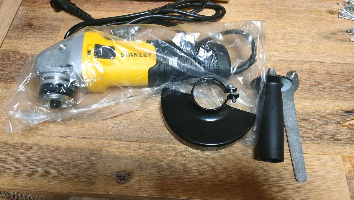 Stanley 710w 115mm Small Angle Grinder