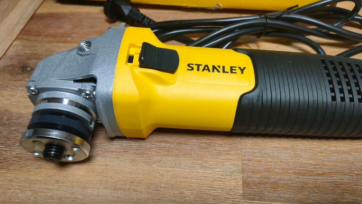 Stanley 710w 115mm Small Angle Grinder