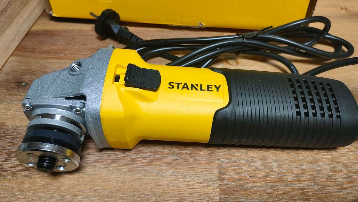 Stanley 710w 115mm Small Angle Grinder