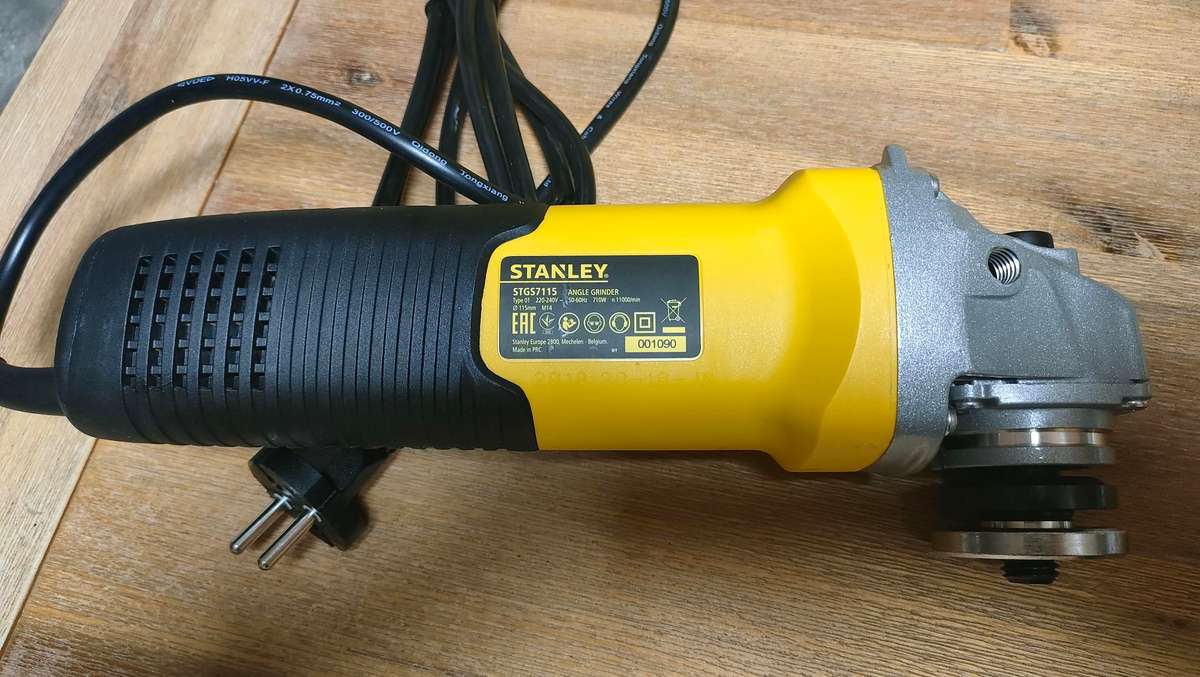 Stanley 710w 115mm Small Angle Grinder