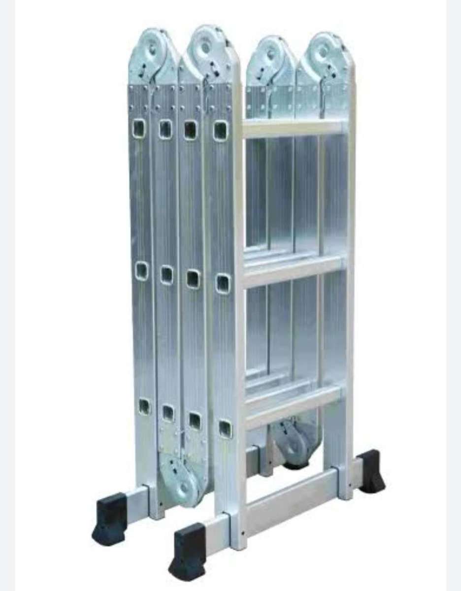 FOLDING ALUMINIUM LADDER