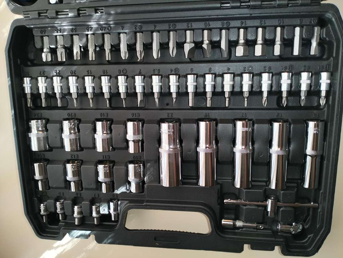108 pieces 1/4" & 1/2"DR. Socket & bit set