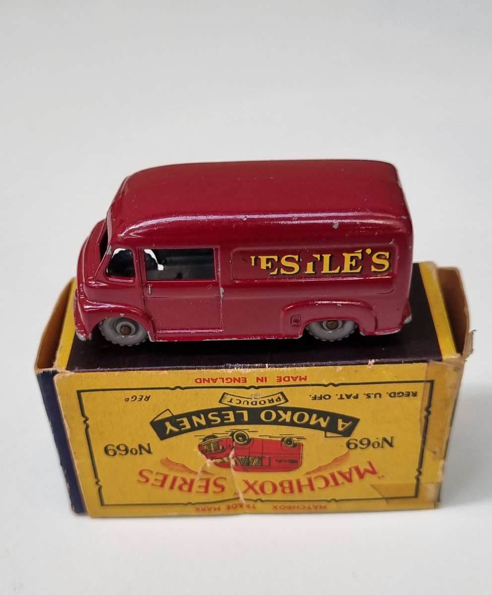 Matchbox Lesney 69A Commer Van Original Box