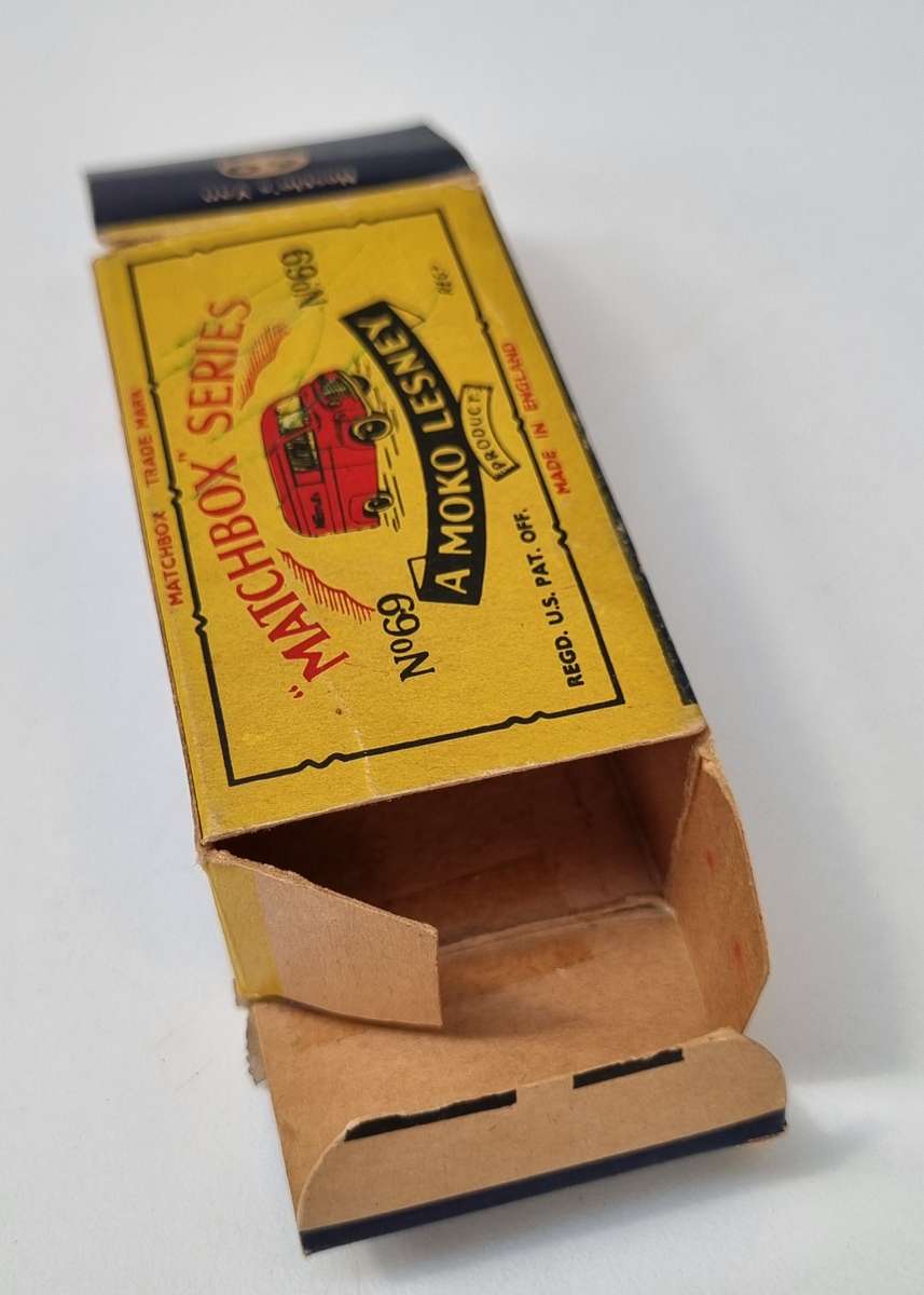 Matchbox Lesney 69A Commer Van Original Box