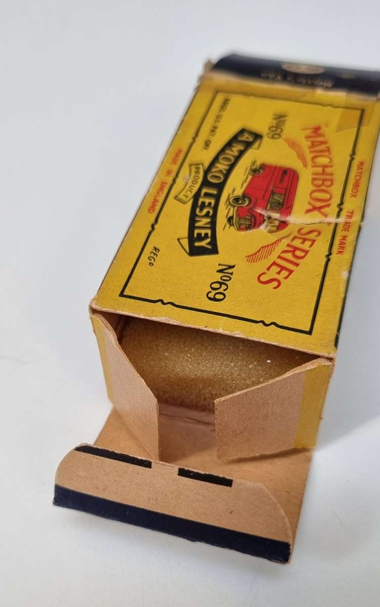 Matchbox Lesney 69A Commer Van Original Box